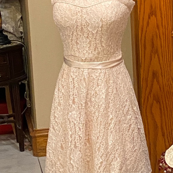 Beautiful lace short dress it’s speechless beautiful! Size 7 juniors. - Picture 5 of 14